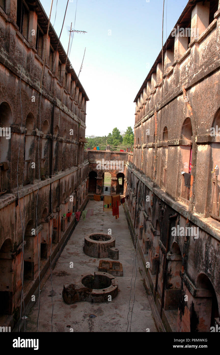 Жігіт сиқырлы фотоға отырды