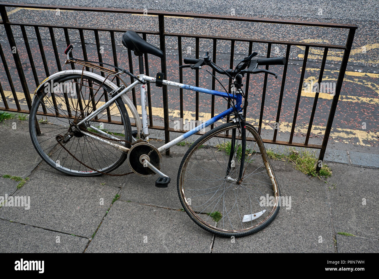 Bent bike wheel hires stock photography and images Alamy