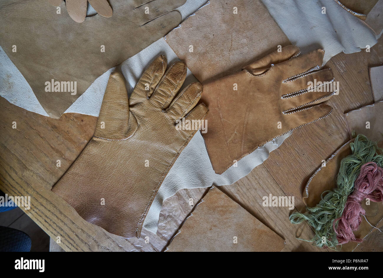 Elizabethan gloves hires stock photography and images Alamy