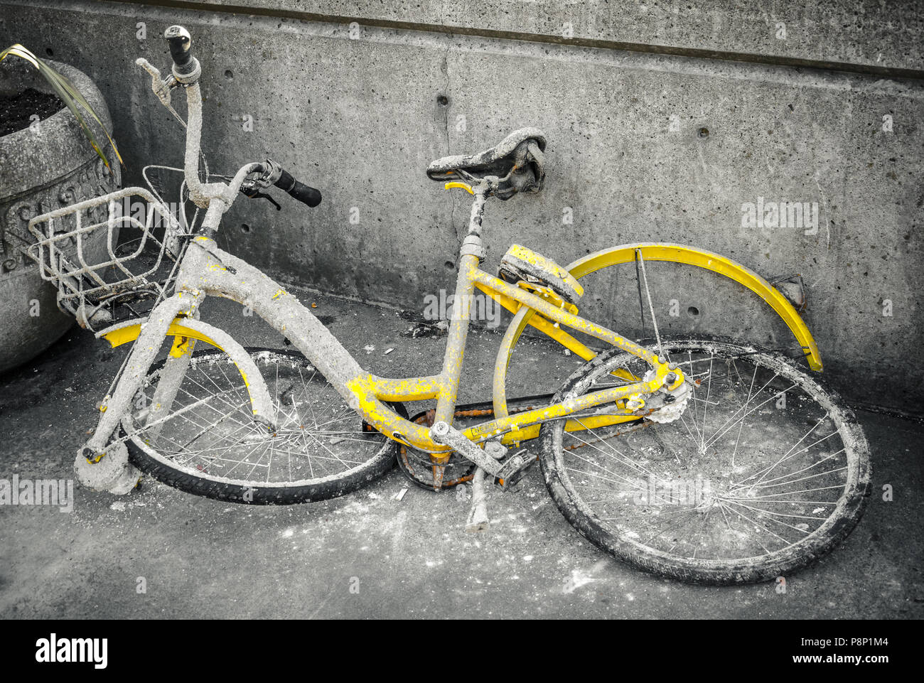 Broken bike chain hires stock photography and images Alamy