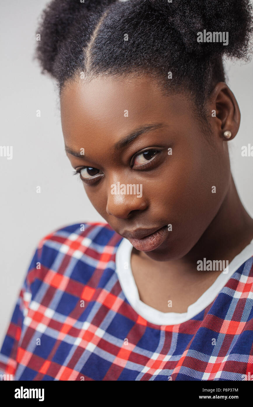 close up cropped photo of Afro woman with serious piercing look. look