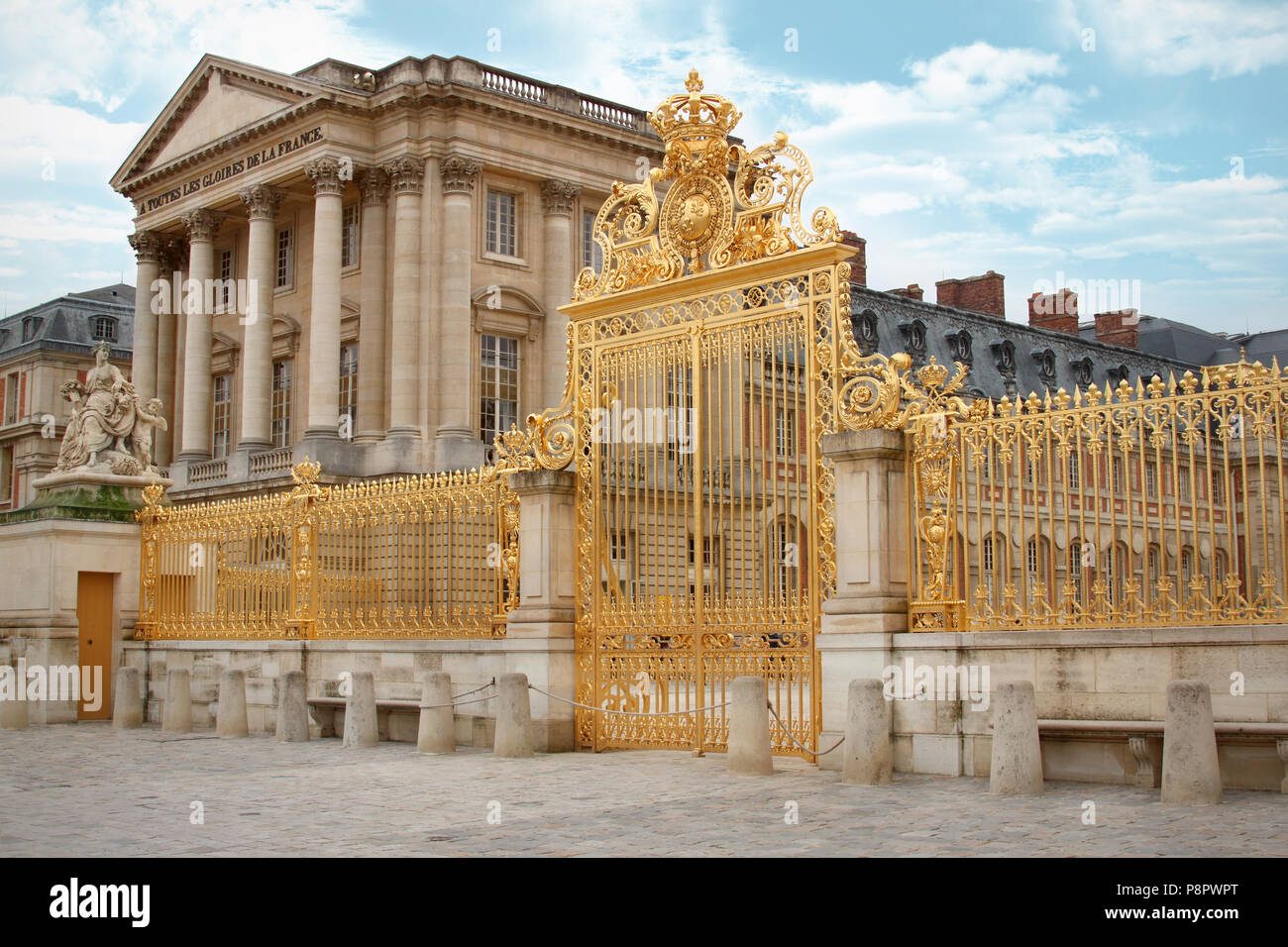 golden gate of palace versailles paris, france Stock Photo Alamy