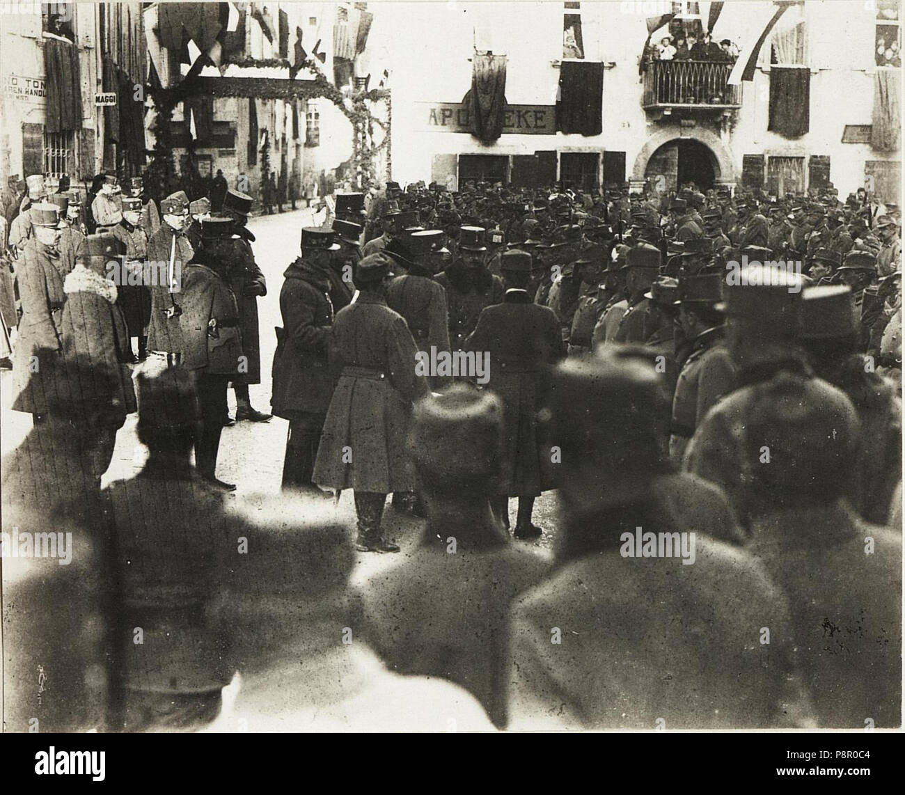 .   357 Kaiser Karl I., Besuch in Vezzano, Inspizierung der Truppe. (BildID 15415758) Stock Photo