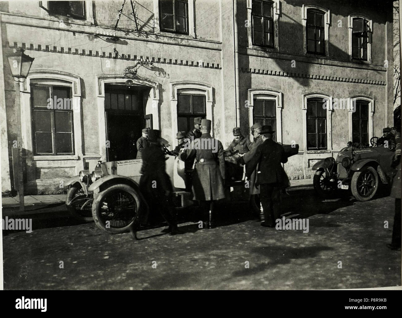 519 Seine Majestät fährt vom Kaluszer Bahnhof mit Auto ab, 4.Mai 1917. (BildID 15590949) Stock Photo