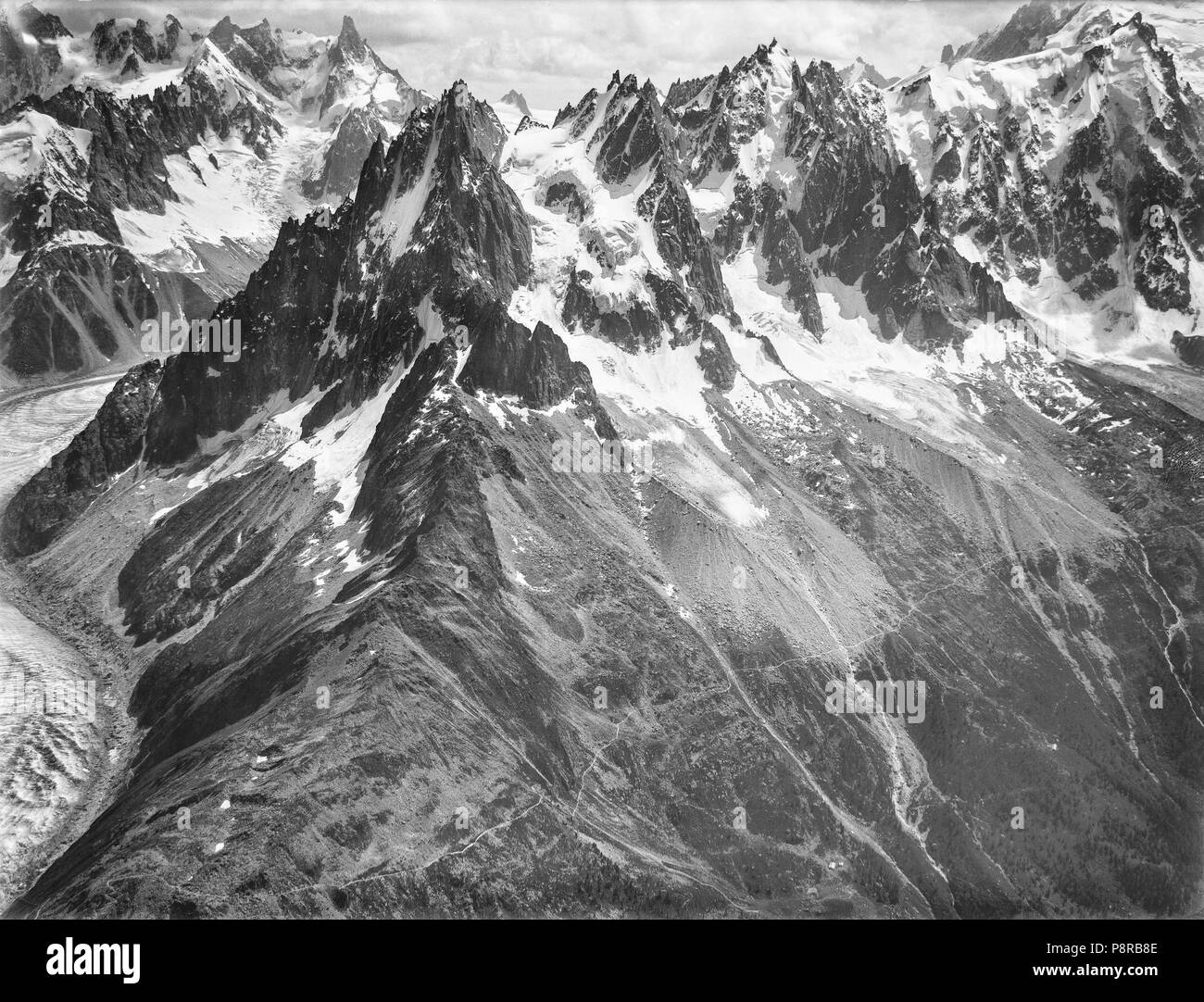 .   78 CH-NB - Aiguille des Grand Charmoz, Mont-Blanc Massiv - Eduard Spelterini - EAD-WEHR-32124-B Stock Photo