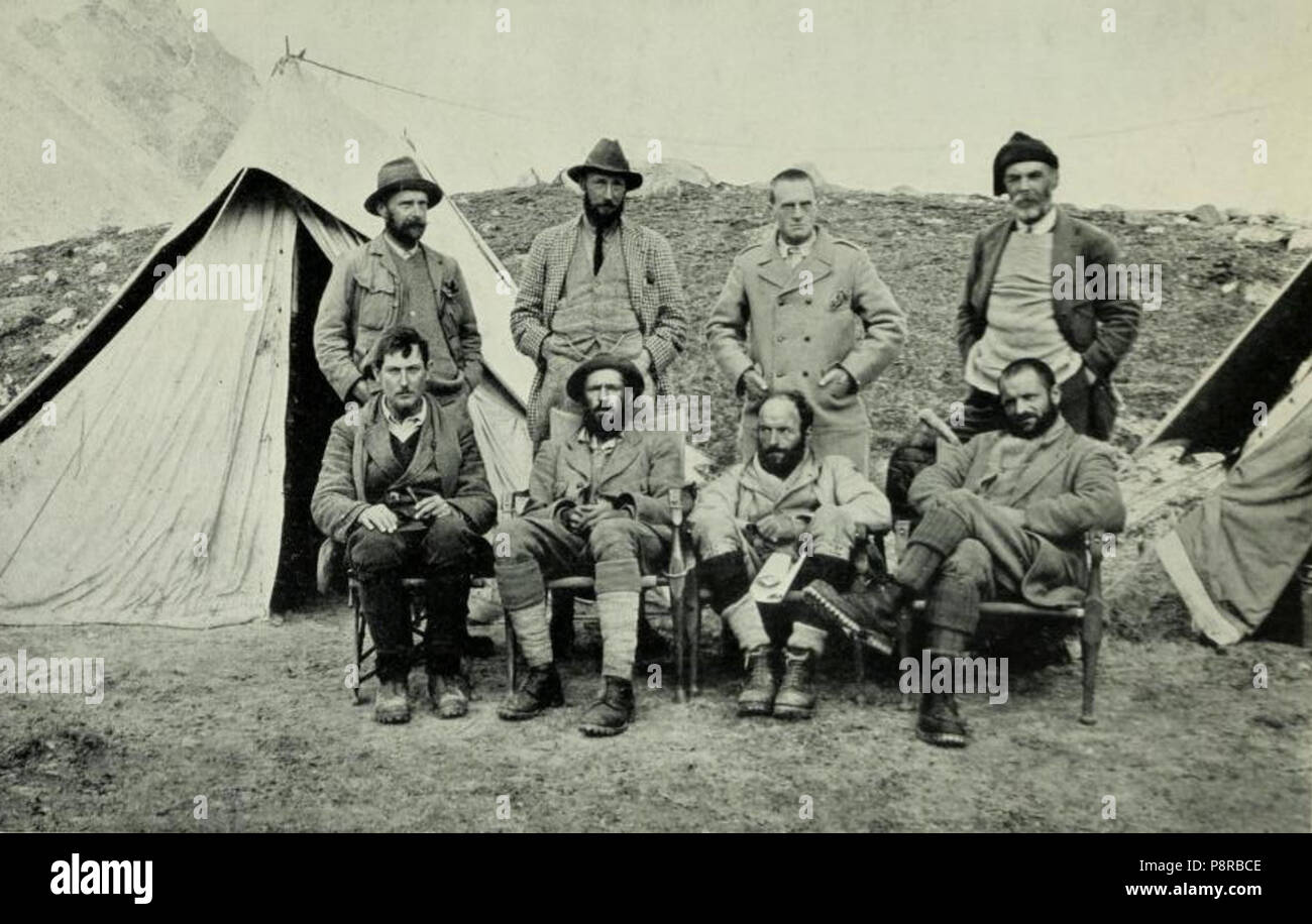 . 18 1921 Mount Everest expedition members (border cropped Stock Photo ...