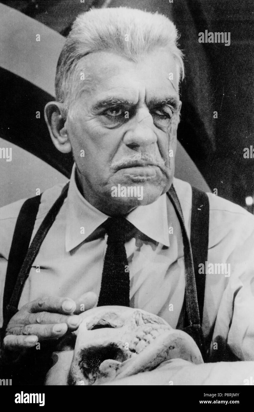 boris karloff, makeup to interpret frankenstein, 1931 Stock Photo - Alamy