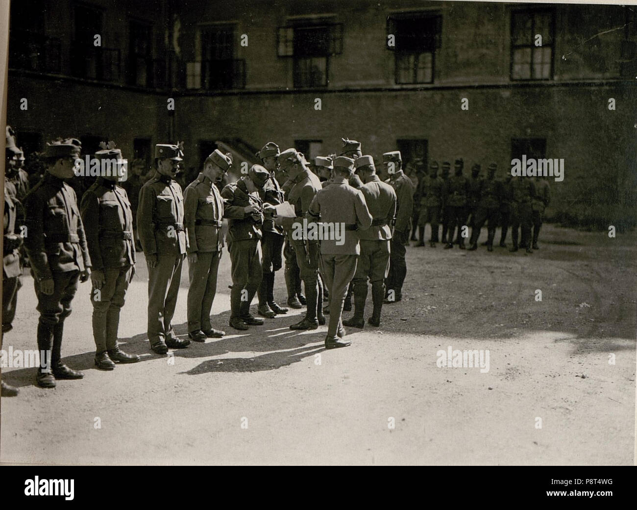 .   107 Dekorierung v.Mannschaftspersonen des X.Armee-Komdos. (17-8.1917.) (BildID 15802148) Stock Photo