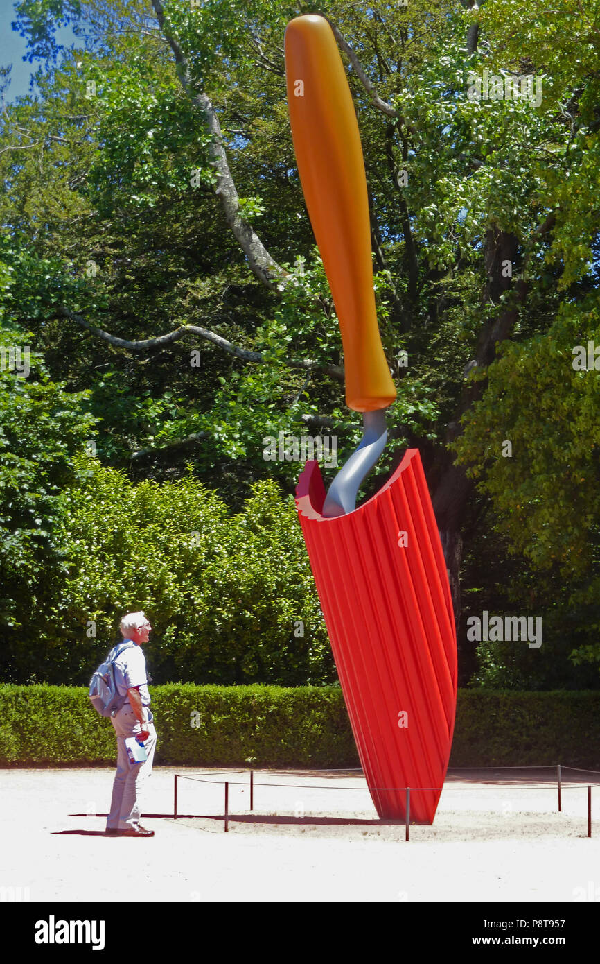 Super-sized garden trowel in the Serralves Gardens, Oporto, Portugal. conceived in 2001 by Claes Oldenburg and Coosje Van Bruggen Stock Photo