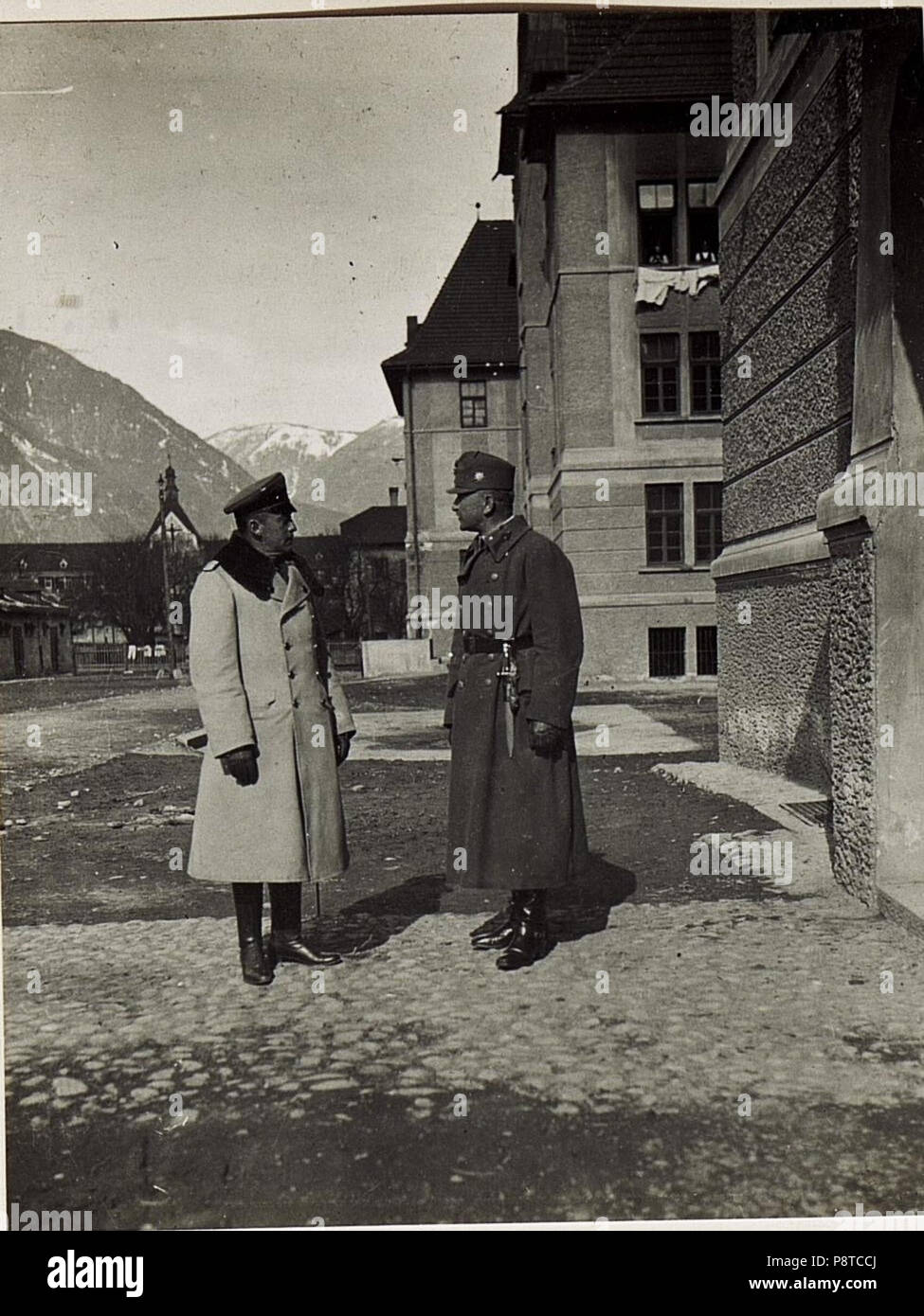 70 Brixen, Der chilenische Militärattaché Don Augustin Moreno mit Rittmeister Kandl, Landwirtschaftsreferenten des 20. Korps, März 1917. (BildID 15584291) Stock Photo