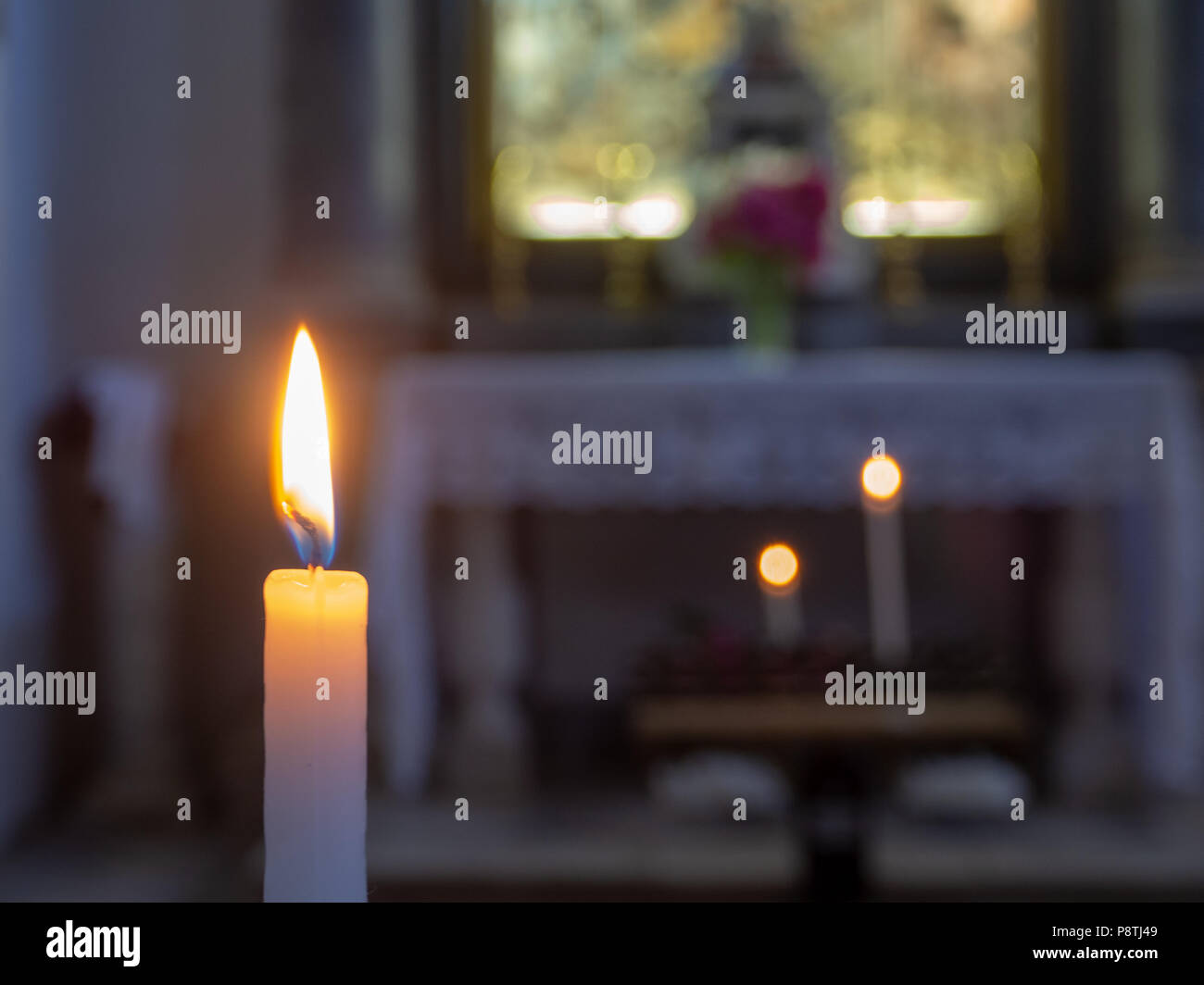 Candle church altar hires stock photography and images Alamy
