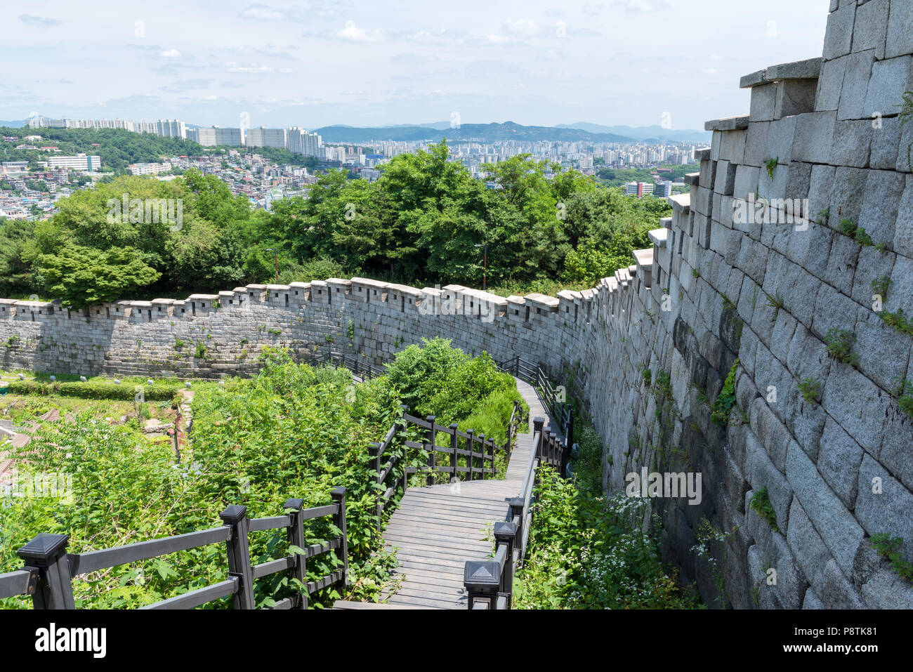 Ancient city walls surrounding Seoul, South Korea Stock Photo - Alamy