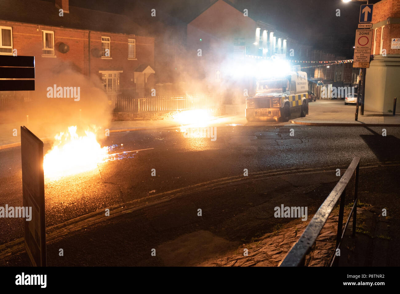 Rioting in bogside hi-res stock photography and images - Alamy