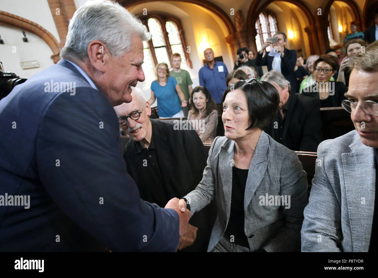 Germany, Berlin. 13th July, 2018. The first death anniversary of Nobel Peace Prize recipient Liu Xiaobo sees former federal president Joachim Gauck and Literature Nobel Prize winner Herta Mueller (R) attending a memorial service at the Gethsemane Church in Berlin's district Prenzlauer Berg. Credit: Wolfgang Kumm/dpa/Alamy Live News Stock Photo