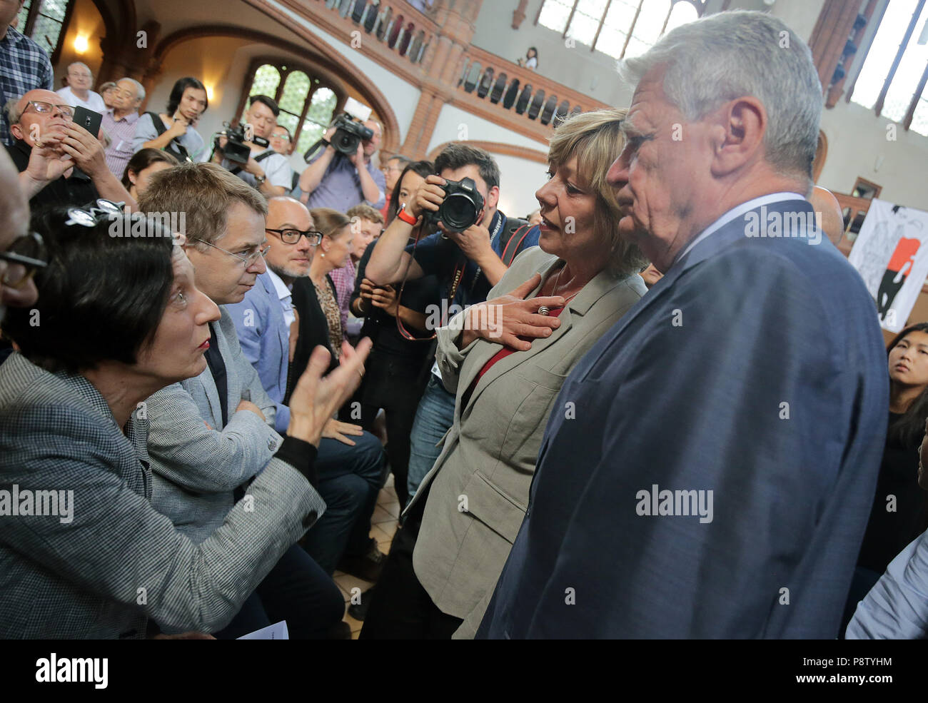 Germany, Berlin. 13th July, 2018. The first death anniversary of Nobel Peace Prize recipient Liu Xiaobo sees former federal president Joachim Gauck, his partner Daniela Schadt (2-L) and Literature Nobel Prize winner Herta Mueller (L) attending a memorial service at the Gethsemane Church in Berlin's district Prenzlauer Berg. Credit: Wolfgang Kumm/dpa/Alamy Live News Stock Photo