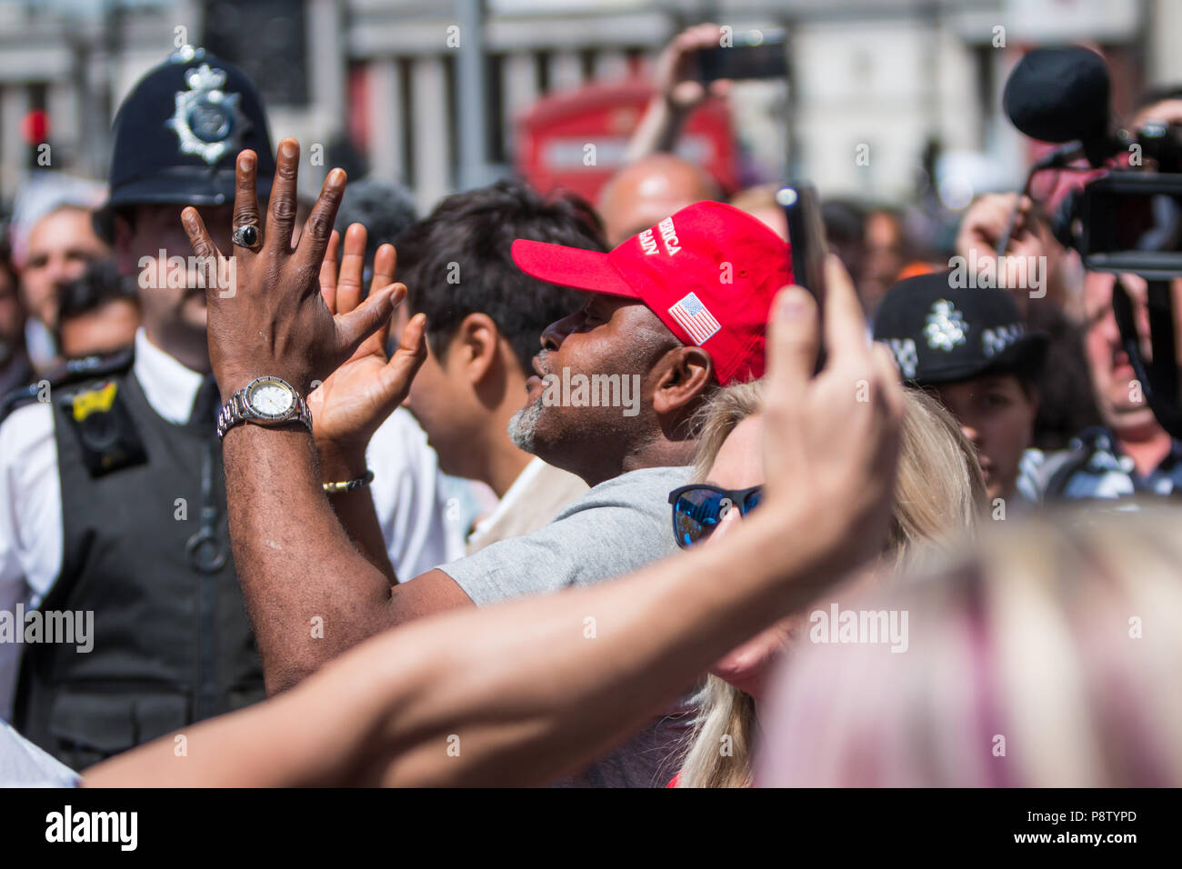 London, UK. 13th July, 2018. Trump supporters observe protest against Donald Trump's visit Credit: Zefrog/Alamy Live News Stock Photo