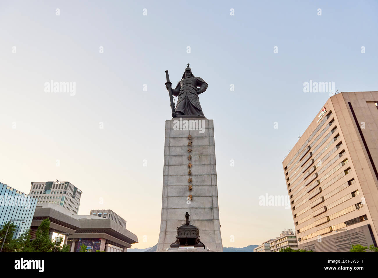 Statue of Admiral Yi Sun-Shin surrounded by buildings in Gwanghwamun, Seoul, South Korea. Stock Photo