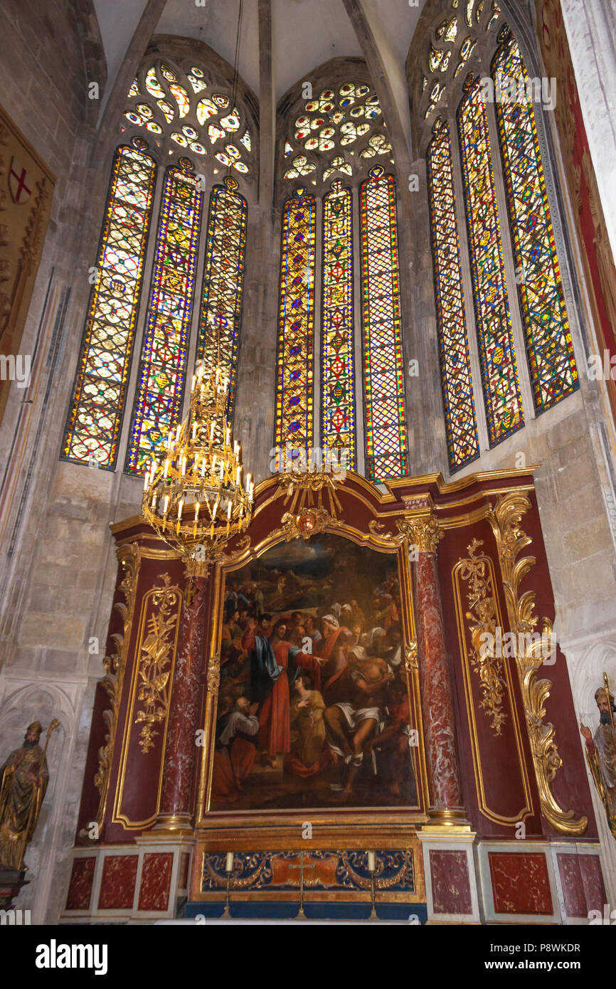 Narbonne, Occitanie Region, France.  Interior of the Cathedral.  Cathédrale Saint-Just-et-Saint-Pasteur de Narbonne. Stock Photo