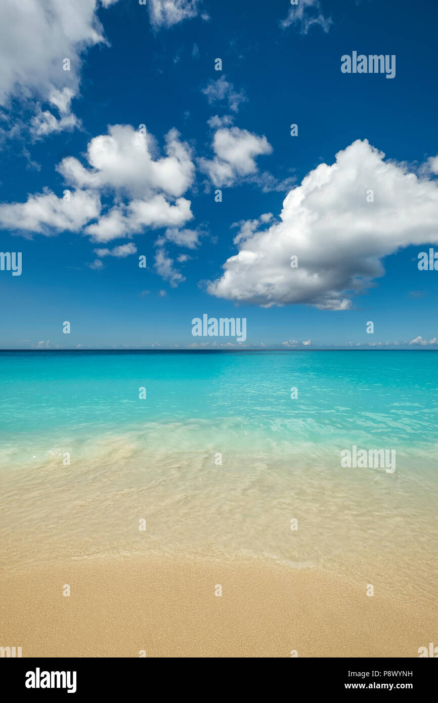 Perfect summer sunny beach hi-res stock photography and images - Alamy