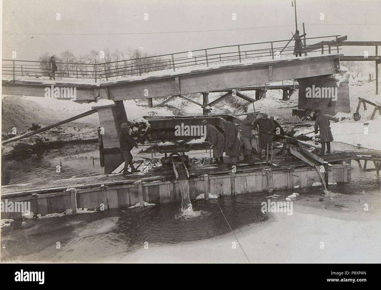 272 Eisenbetonbrücke in Brzezan,.Fangdamm bei schadhaften Pfeiler (BildID 15438040) Stock Photo
