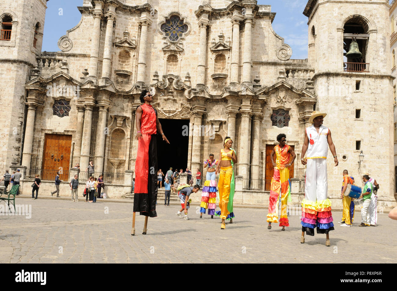 Cuba: Dance-Show in Havanna-City in front of the oldest church Stock Photo