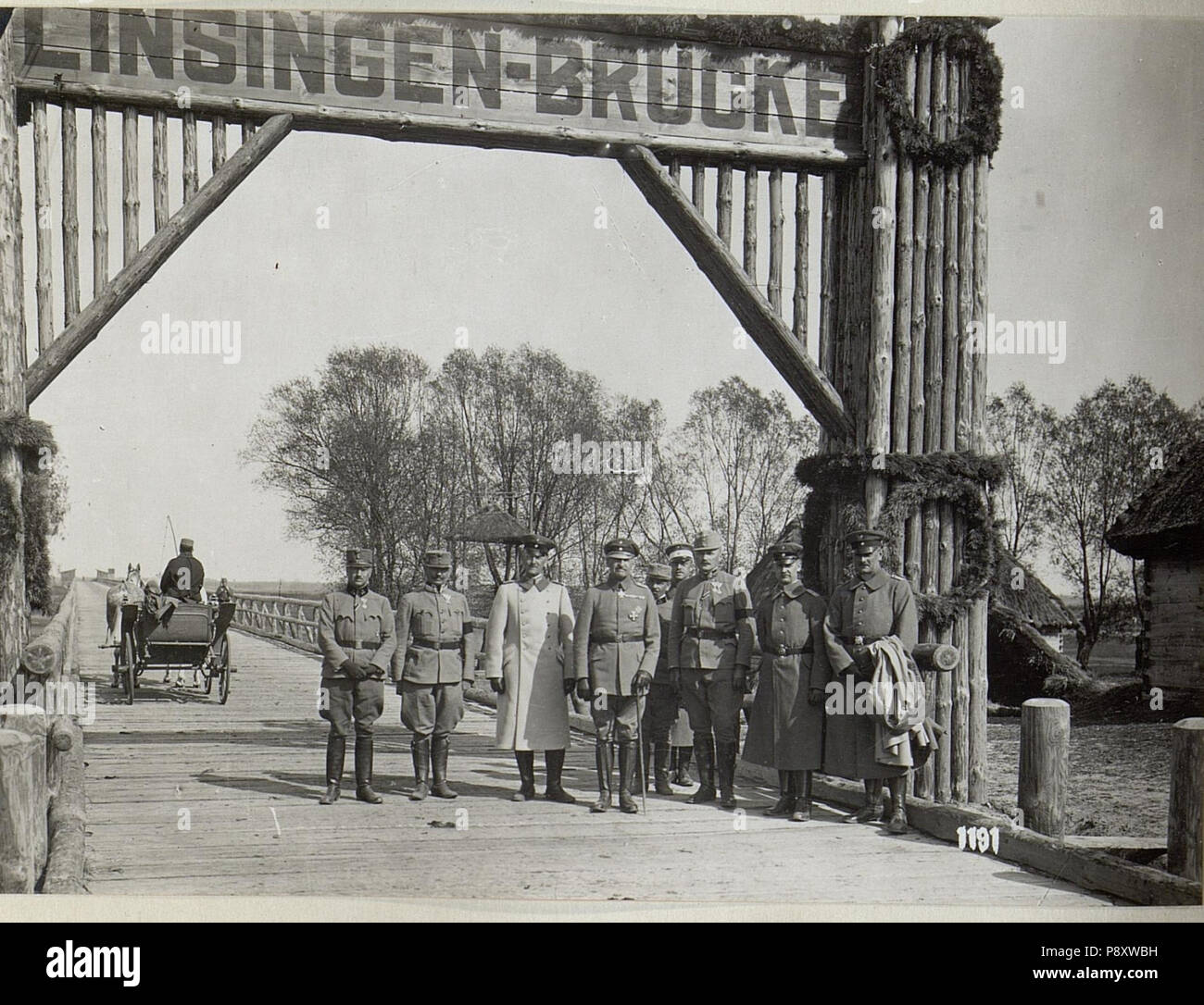 299 General von Linsingen posiert bei der nach ihm benannten Brücke (BildID 15685256) Stock Photo