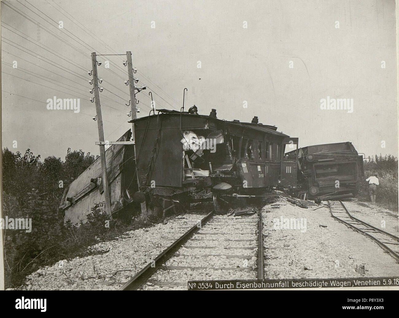 262 Durch Eisenbahnunfall beschädigte Wagen, Venetien (BildID 15624155) Stock Photo
