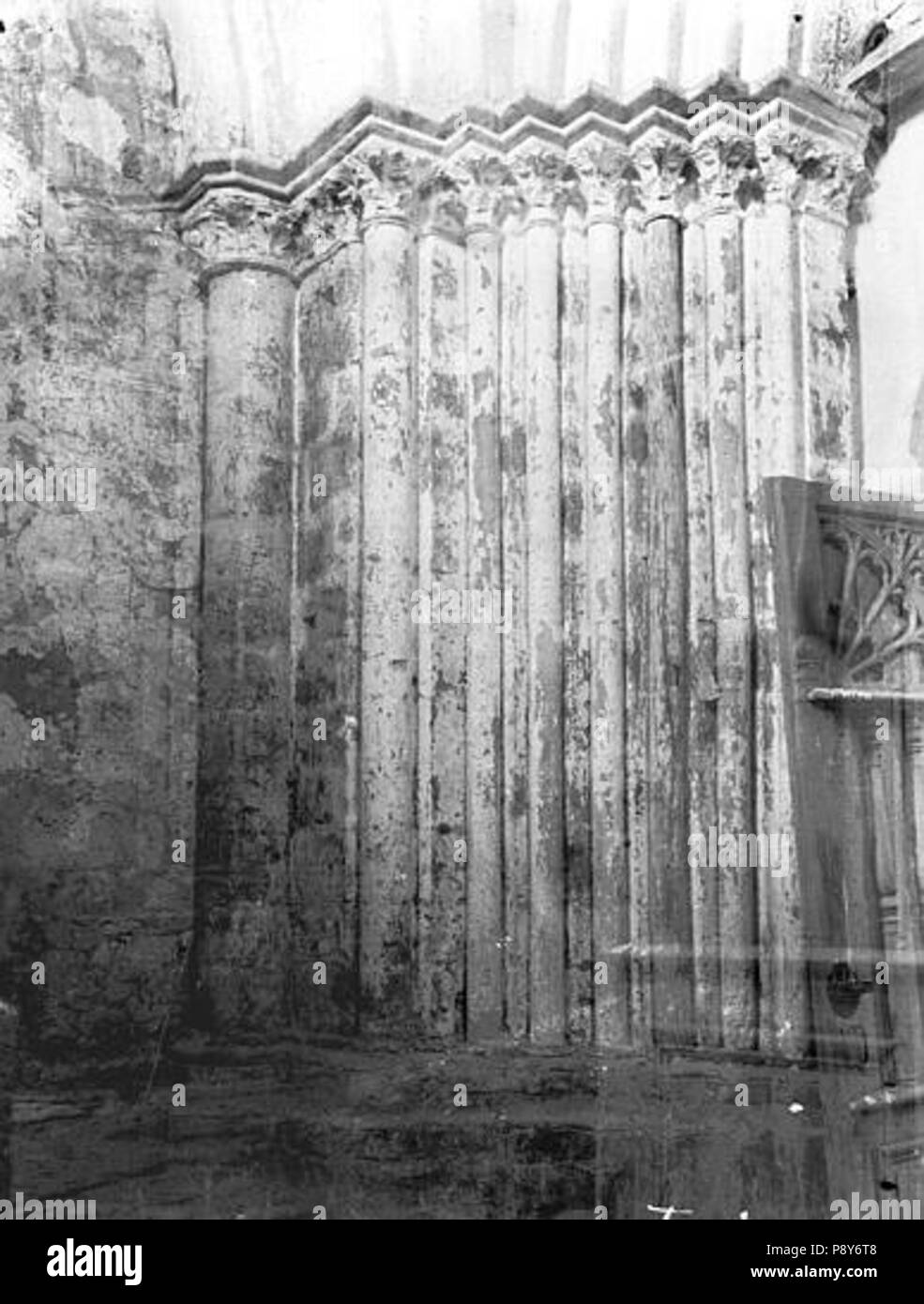 267 Eglise Portail, colonnes et chapiteaux