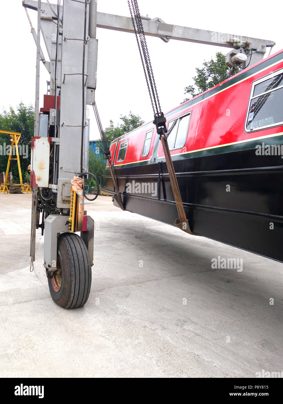 Crane lifting a narrowboat hi-res stock photography and images - Alamy