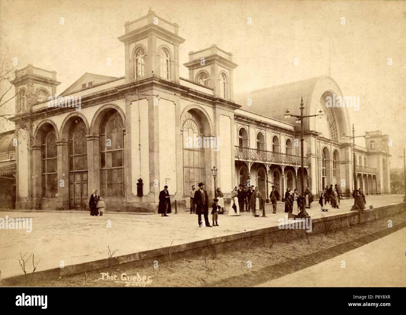 .   281 Fachadas principal e nascente do palacio de cristal em 1910 Stock Photo