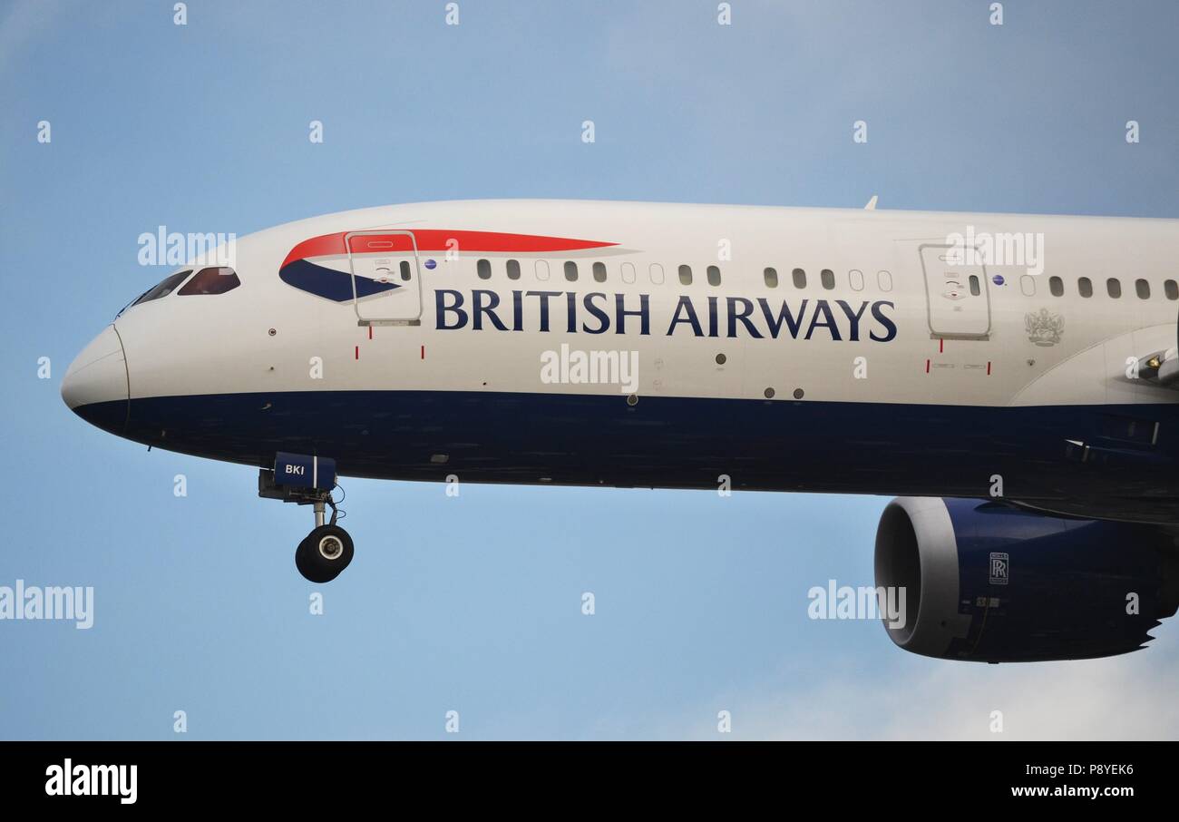 British Airways Boeing 787-9 approaching RWY27R at London Heathrow Stock Photo
