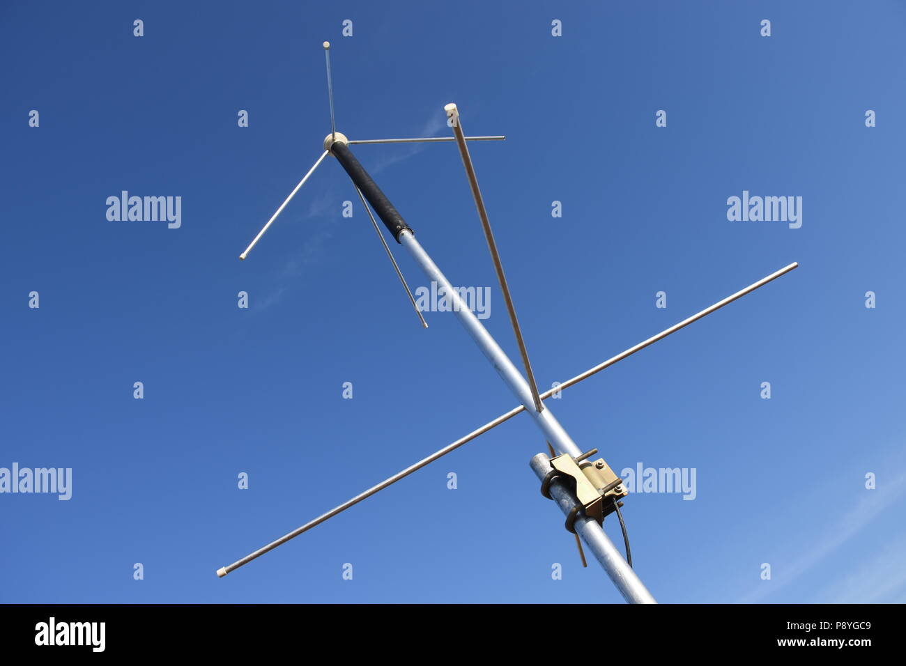 Antenne, Satellitenantenne, Wettersatellit, Meteor, NOAA, ISS, Turnstile,  Turnstile Antenne, Groundplane, Reflektor, Direktor, Umlaufend, Frequenz,  Em Stock Photo - Alamy