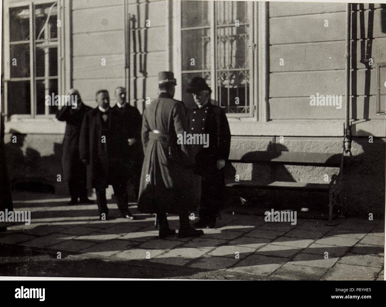 355 Kaiser Karl beim 14. Korps am 4.1.1916. Bruneck, im Gespräch mit dem Bezirkshauptmann. (BildID 15579629) Stock Photo