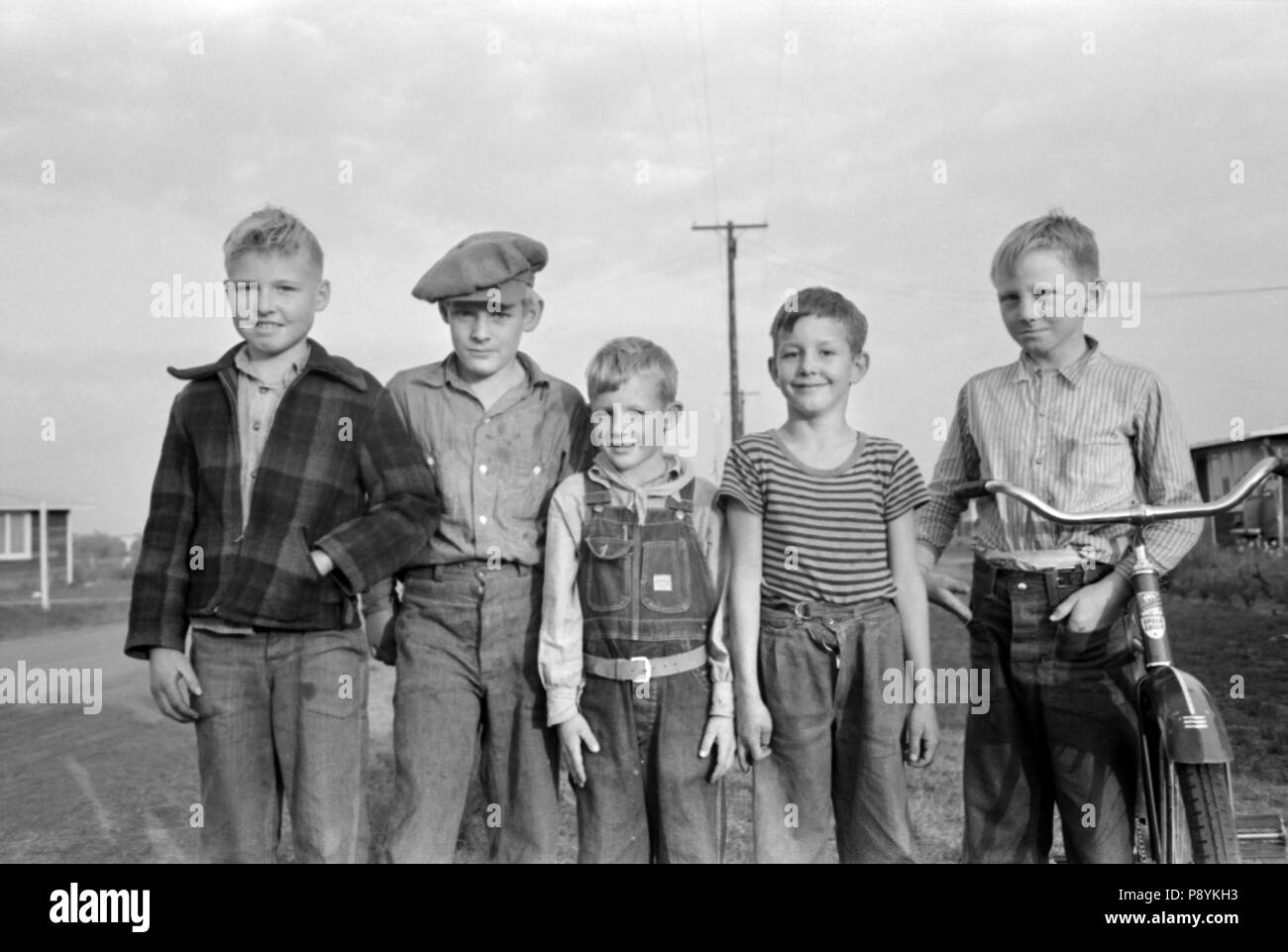 Children of Mineral King Cooperative Farm, Visalia, California, USA, Russell Lee, Farm Security Administration, December 1940 Stock Photo