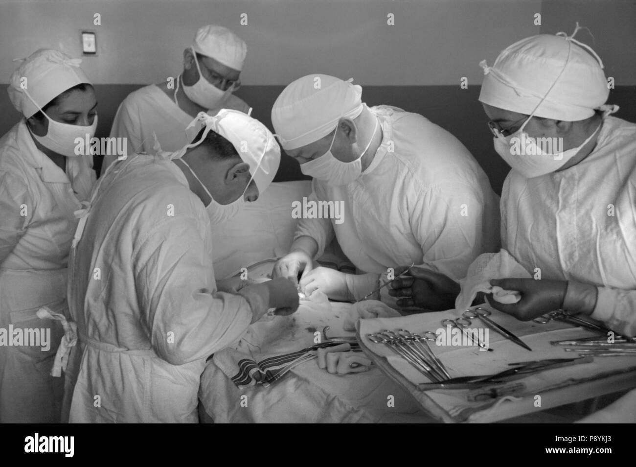 Surgeons Operating on Patient, Cairns General Hospital, FSA Farmworkers Community, Eleven Mile Corner, Arizona, USA, Russell Lee, Farm Security Administration, February 1942 Stock Photo