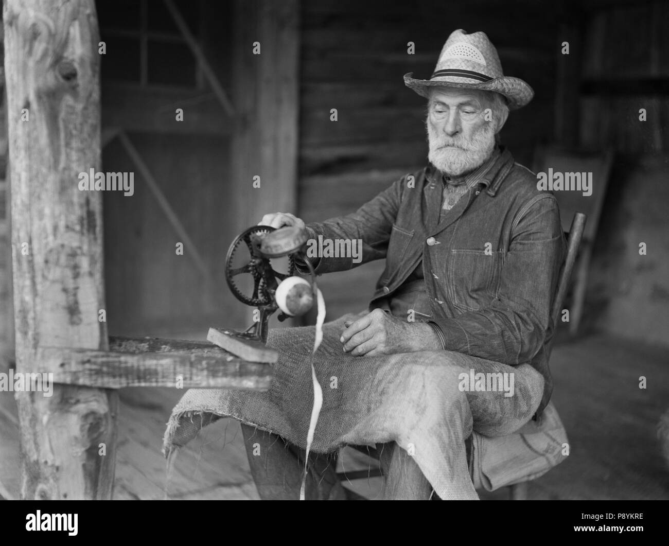 Russ Nicholson Peeling Apples, Shenandoah National Park, Virginia, USA, Arthur Rothstein, Farm Security Administration, October 1935 Stock Photo