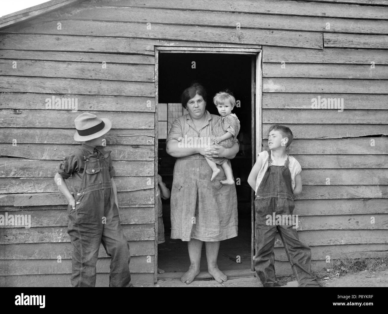 Mrs. Dobson and some of her Children, Shenandoah National Park, Virginia, USA, Arthur Rothstein, Farm Security Administration, October 1935 Stock Photo