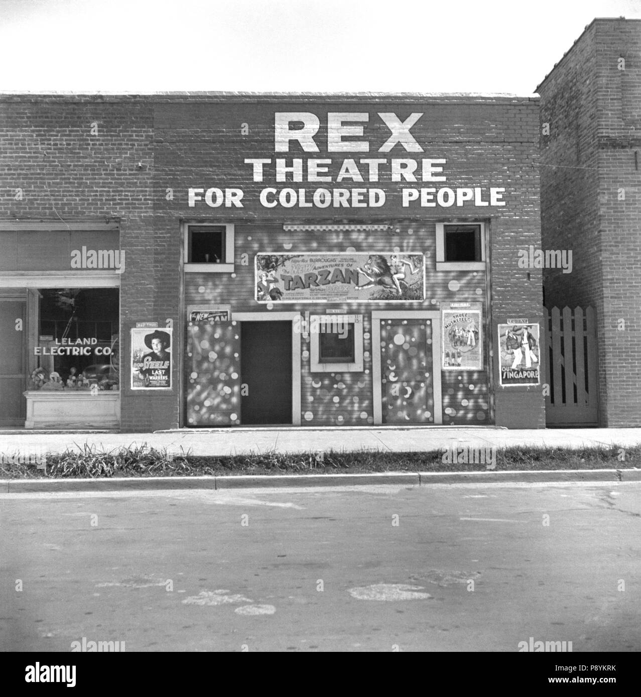 Theater with Sign 'Rex Theater for Colored People', Leland, Mississippi, USA, Dorothea Lange, Farm Security Administration, June1937 Stock Photo