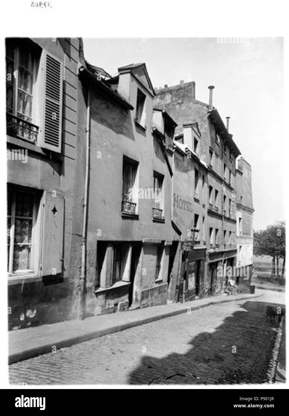 334 Hôtel meublé d'Orléans - Vue générale sur rue - Paris 05 - Médiathèque de l'architecture et du patrimoine - APMH00037903 Stock Photo