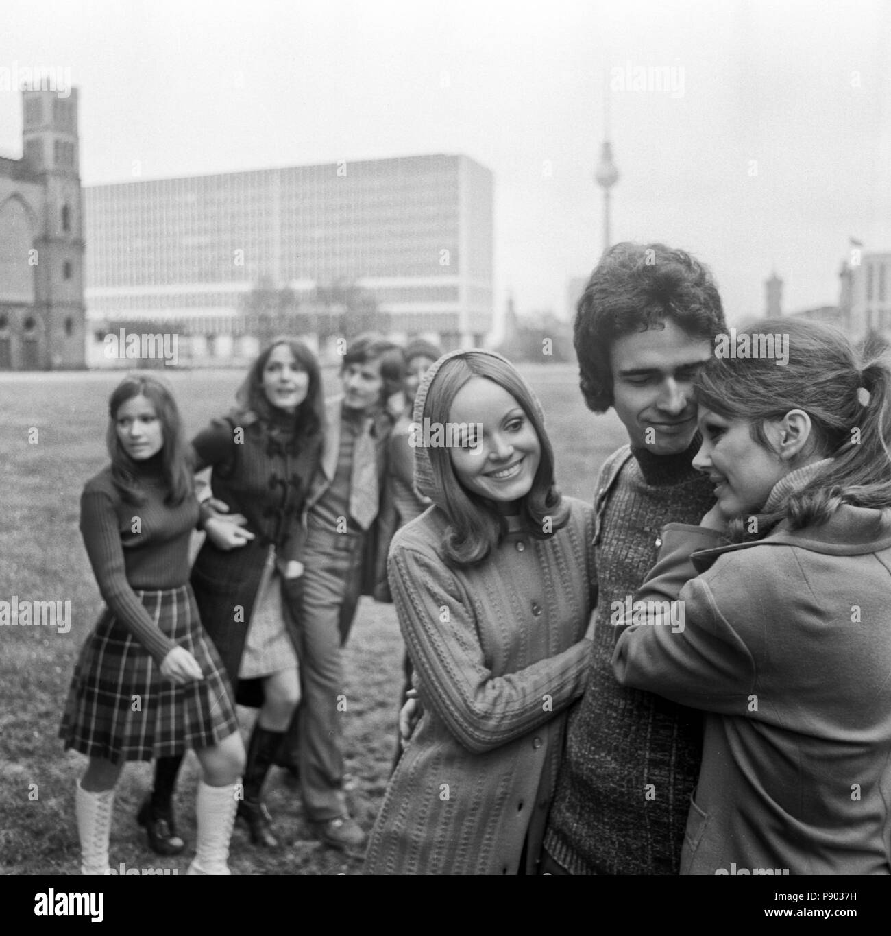 Berlin, GDR, young people wearing the latest summer fashion in the city Stock Photo