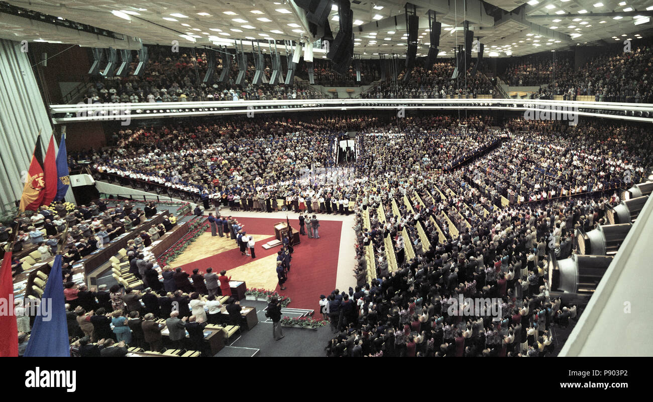 Berlin, GDR, meeting of the Xth parliament of the FDJ in the Palace of the Republic, Great Hall Stock Photo