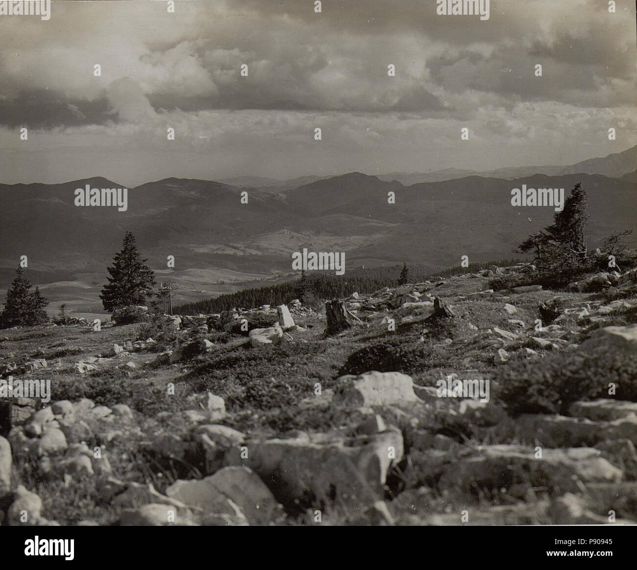 Mapping the battlefield hi-res stock photography and images - Alamy