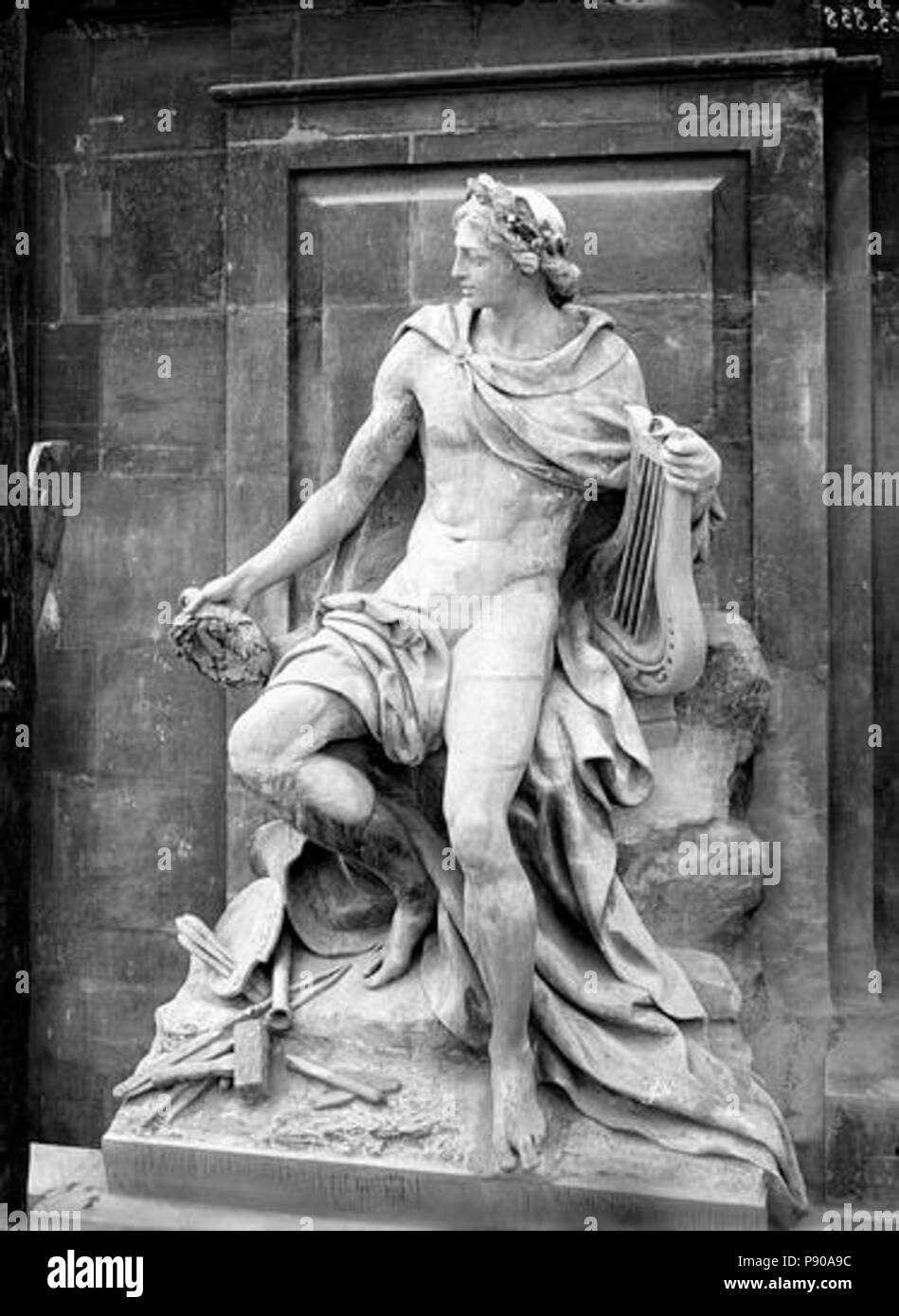 260 Domaine national du PalaisRoyal Cour d'honneur, statue d'Appollon ou Beauxarts Paris