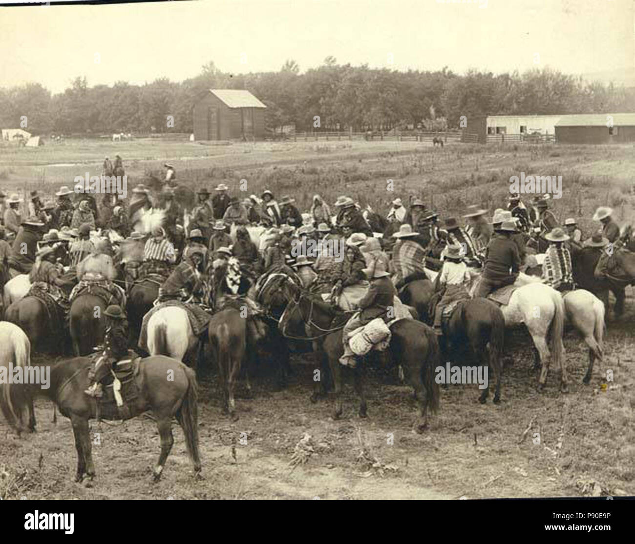 Native american indians horseback hi-res stock photography and images ...
