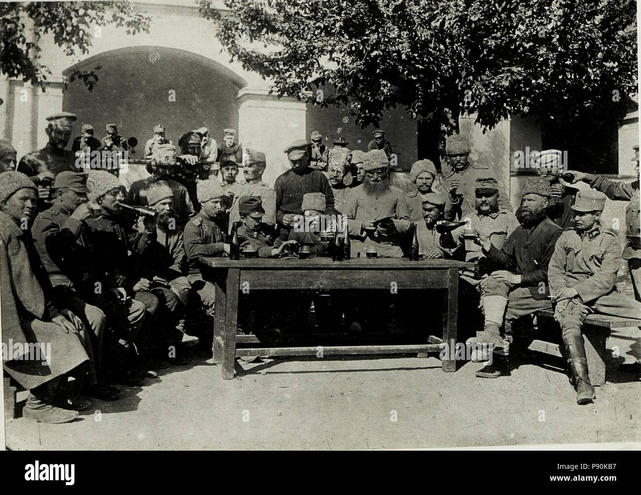 .   378 Kriegsgefangene in der Sammelkaserne Munkacs. (BildID 15431646) Stock Photo