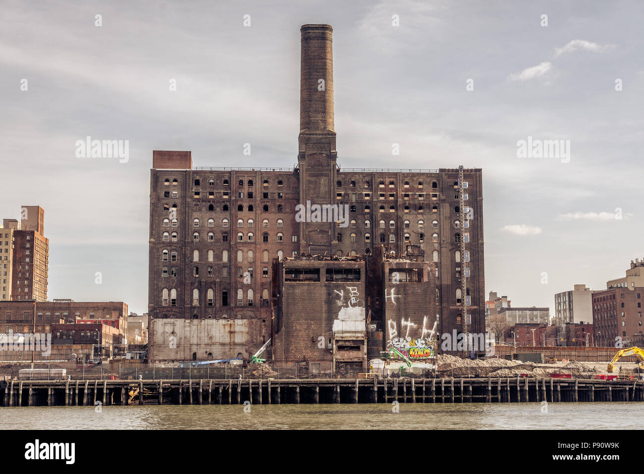 An old industrial building on the East River in Brooklyn, New York Stock Photo Alamy