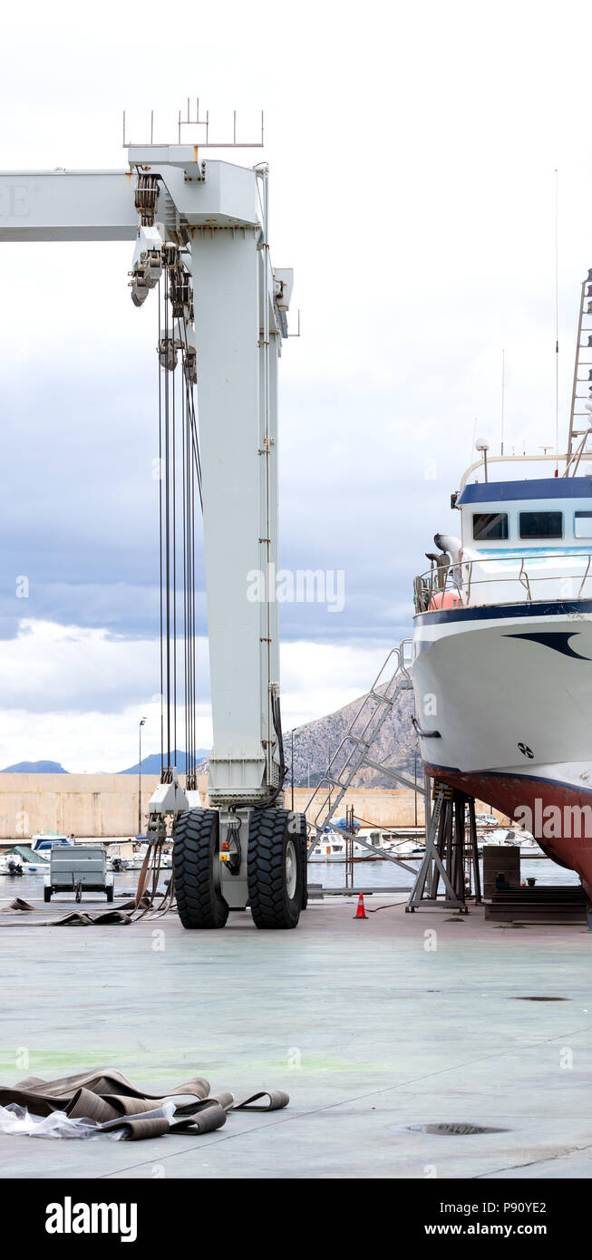 Mobile crane dock hi-res stock photography and images - Alamy