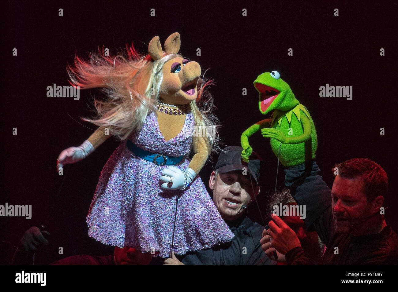 The O2 Arena, UK. 13th July 2018,Miss Piggy and Kermit the Frog  At The Muppets Take The O2, Peninsula Square, London. © Jason Richardson / Alamy Live News Stock Photo