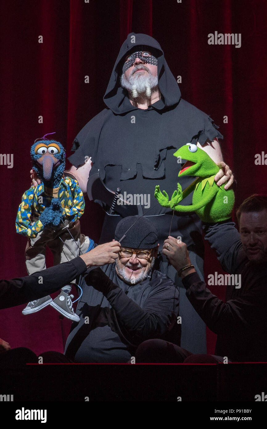 Muppet O2 Vip Statler and waldorf hi-res stock photography and images - Alamy