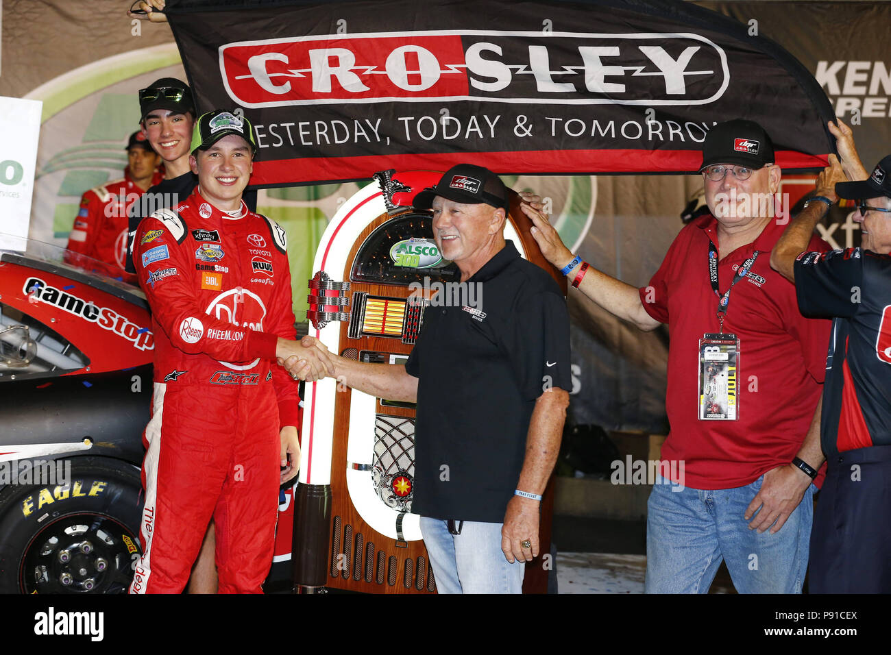 Sparta, Kentucky, USA. 13th July, 2018. Christopher Bell (20) wins the
